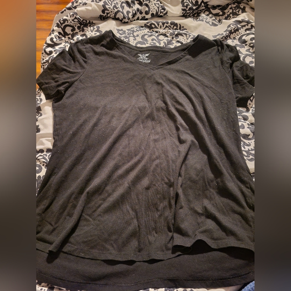 Shirt. Black tshirt. Womens. Fashion. Loose & comfy! Size 1x.